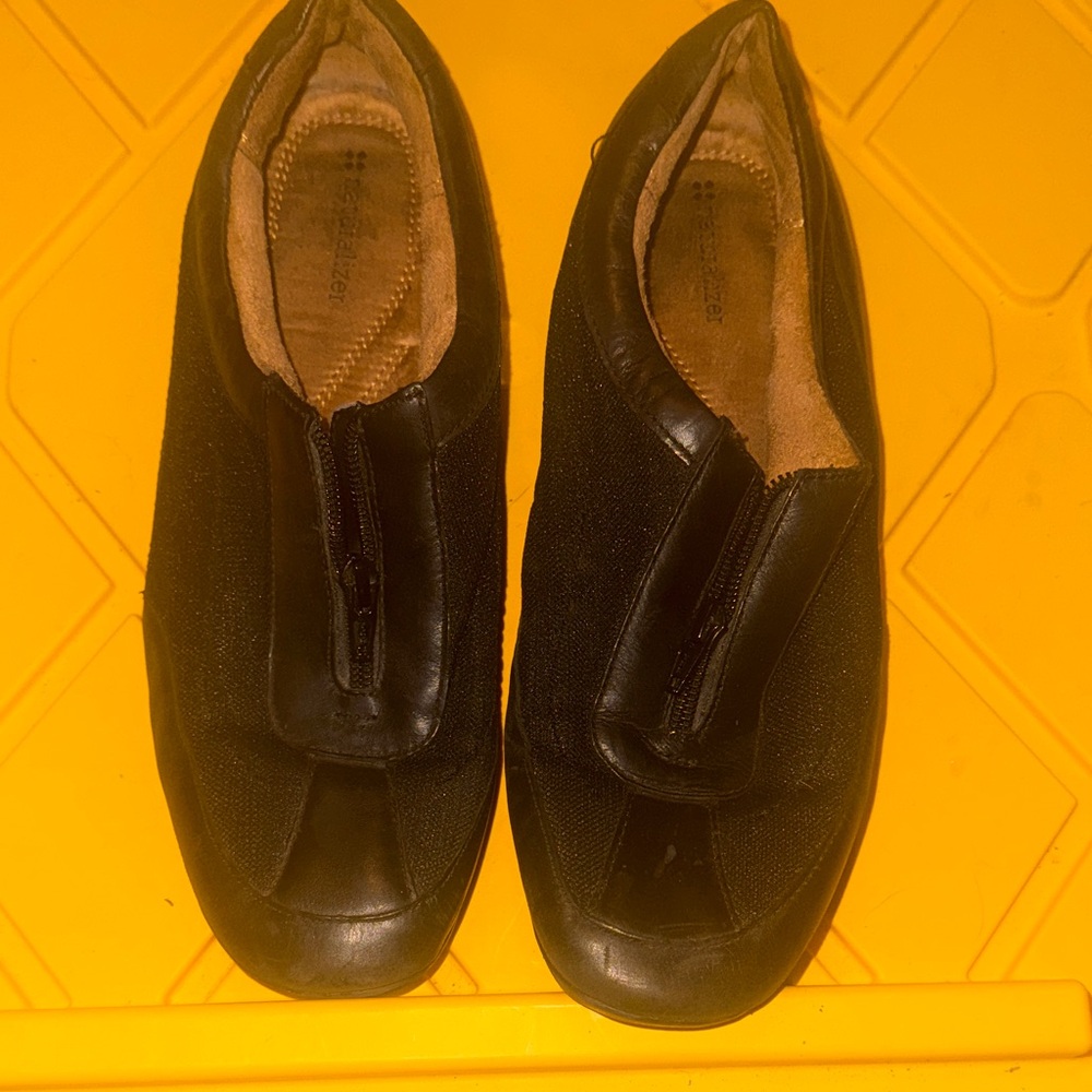 Naturalizer Black Loafers & Slip-Ons
